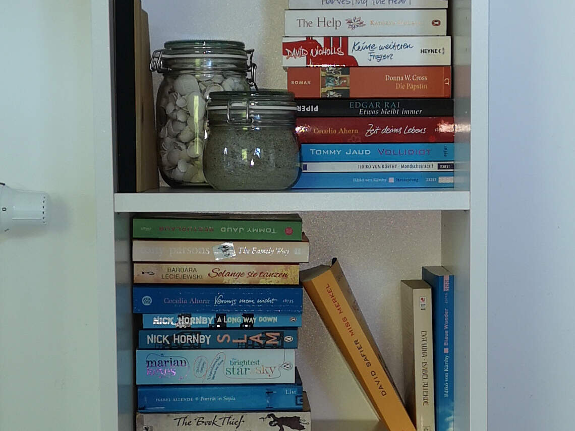 Bücherregal zum Durchstöbern und Tauschen